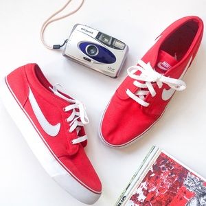 nike toki low red